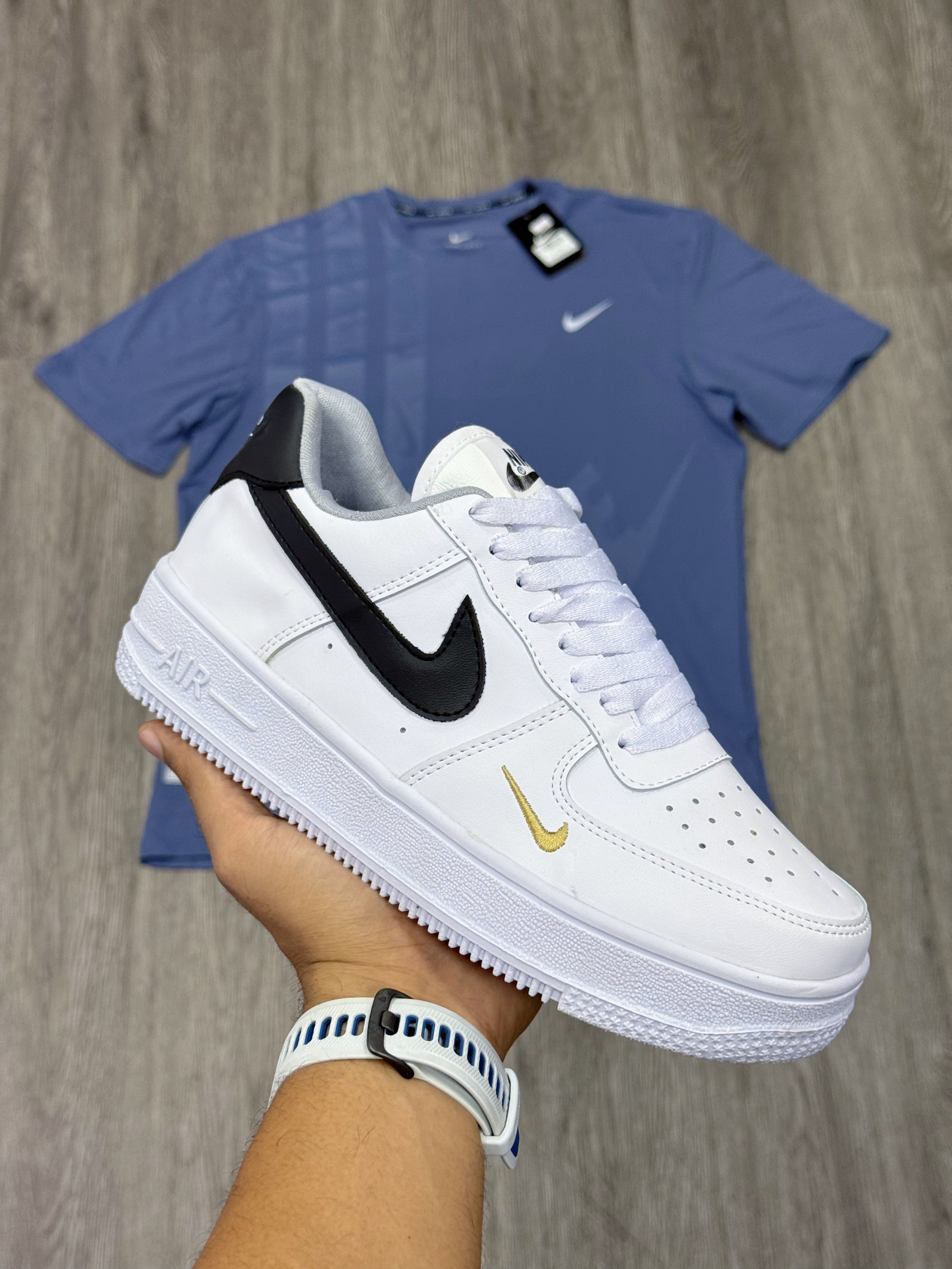 NIKE AIR FORCE 1