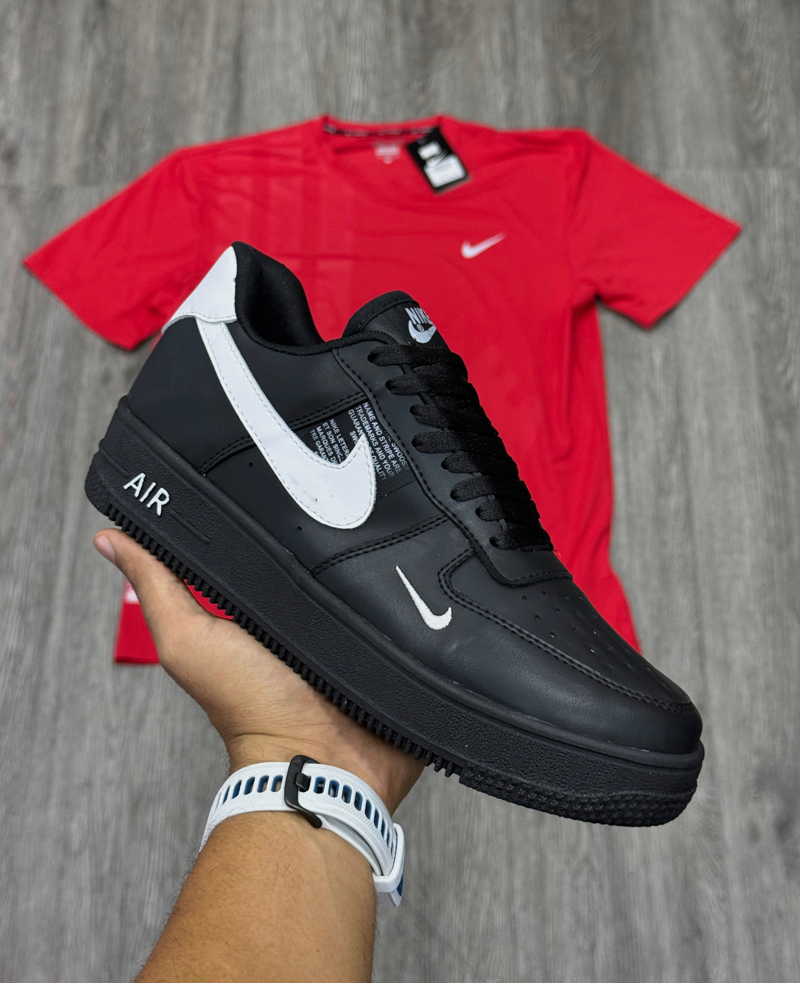 NIKE AIR FORCE 1