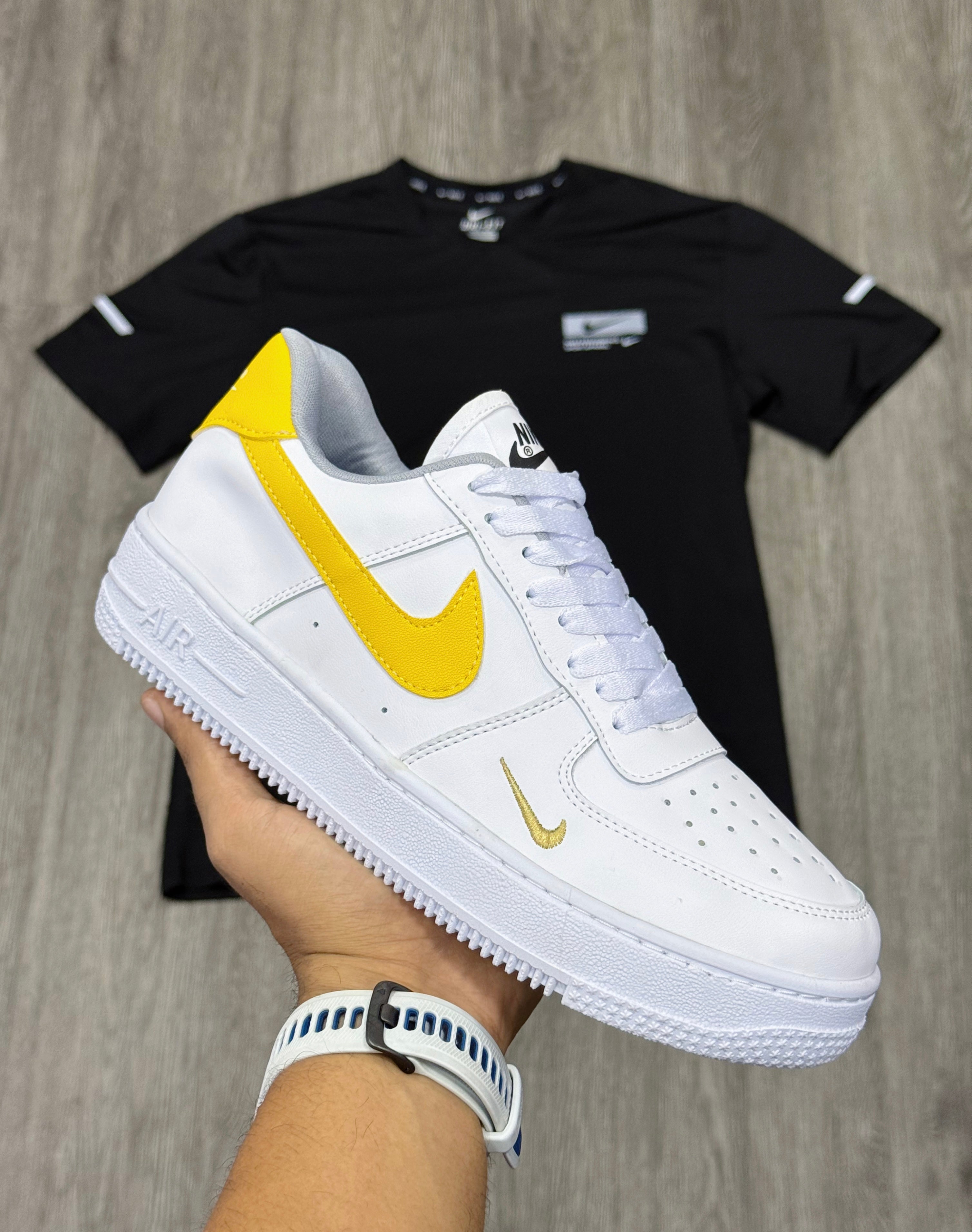 NIKE AIR FORCE 1